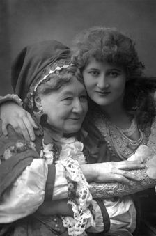 Mary Anderson (1859-1940), American stage actress, and Mrs Stirling, 1890.Artist: W&D Downey