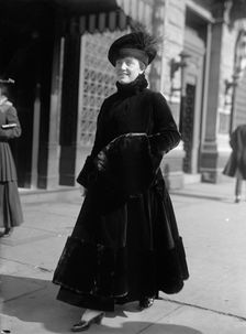 Mary Roberts Rinehart, Mrs. Stanley M. Rinehart-Fiction Writer. Snap, 1915. Creator: Harris & Ewing