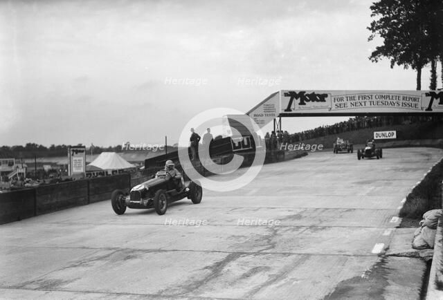 Maserati and Alfa Romeo racing at Brooklands, 1938 or 1939. Artist: Bill Brunell.