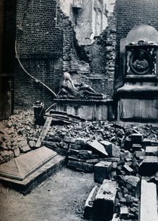 Master's House: with tombstone in commemoration to Oliver Goldsmith, 1941