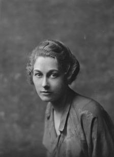 McBain, Alison, Miss, portrait photograph, 1917 Apr. 10. Creator: Arnold Genthe