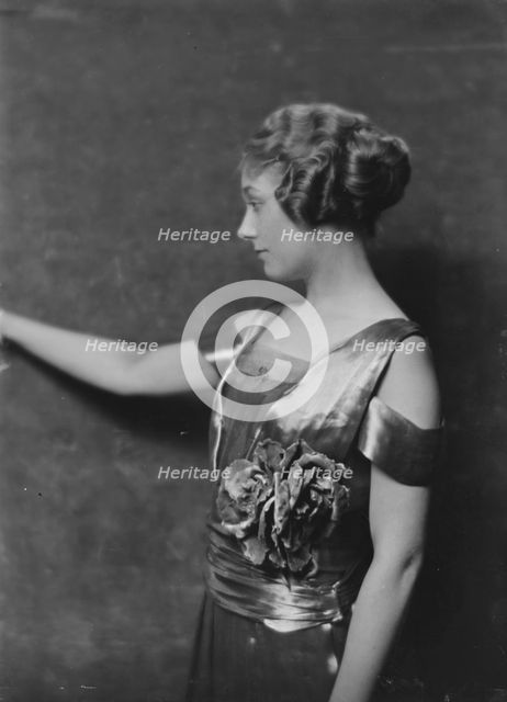 McBain, Alison, Miss, portrait photograph, 1917 Apr. 10. Creator: Arnold Genthe.