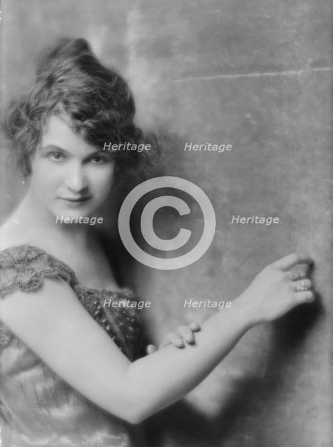 McHenry, Frances, Miss, portrait photograph, 1914 Aug. 7. Creator: Arnold Genthe.