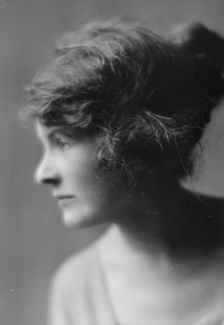 McHenry, Frances, Miss, portrait photograph, 1914 Aug. 7. Creator: Arnold Genthe