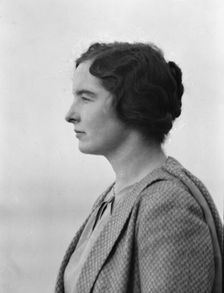 McMahon, Florence, Miss, portrait photograph, 1928 June. Creator: Arnold Genthe