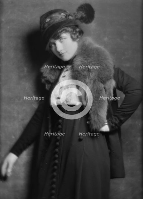 McMahon, Helen, Miss, or Dorothy McMahon, portrait photograph, between 1913 and 1915. Creator: Arnold Genthe.