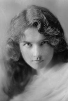 McMahon, Helen, Miss, or Dorothy McMahon, portrait photograph, between 1913 and 1915. Creator: Arnold Genthe