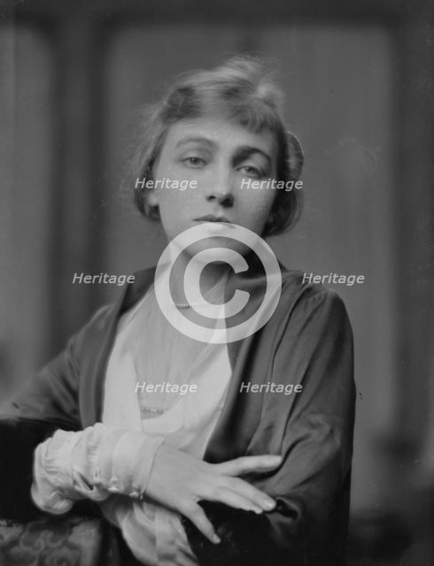 McMien, Meysa, Miss, portrait photograph, 1916 or 1917. Creator: Arnold Genthe.