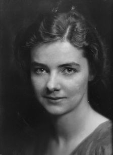 McMullen, Marion, Miss, portrait photograph, 1914 Dec. 15. Creator: Arnold Genthe