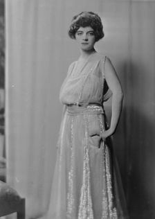 McMurtry, Miss, portrait photograph, 1917 Aug. 27. Creator: Arnold Genthe