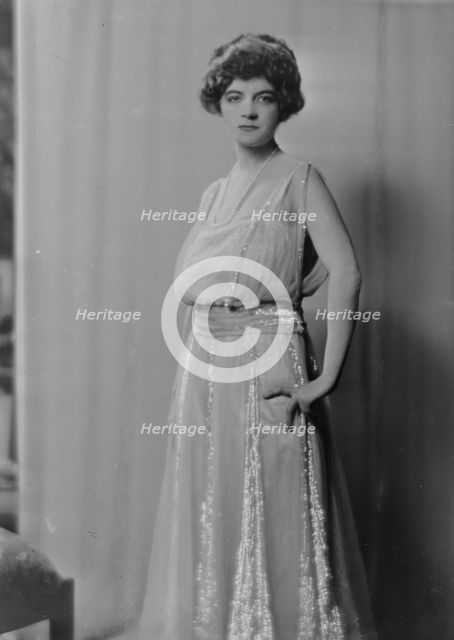McMurtry, Miss, portrait photograph, 1917 Aug. 27. Creator: Arnold Genthe.