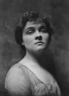McNally, Miss, portrait photograph, 1915 May 1. Creator: Arnold Genthe