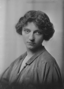 McNeal, Katherine, Miss, portrait photograph, 1917 Nov. 9. Creator: Arnold Genthe