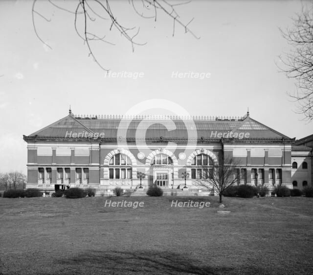 Metropolitan Museum of Art, New York City, between 1900 and 1910. Creator: Unknown.