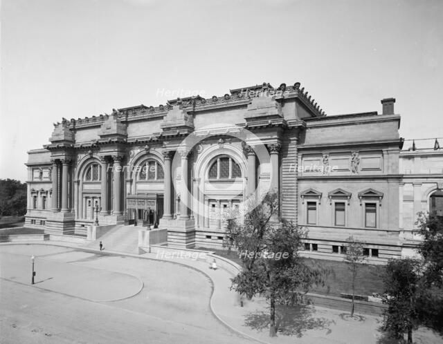 Metropolitan Museum of Art, New York, N.Y., c.between 1900 and 1910. Creator: Unknown.