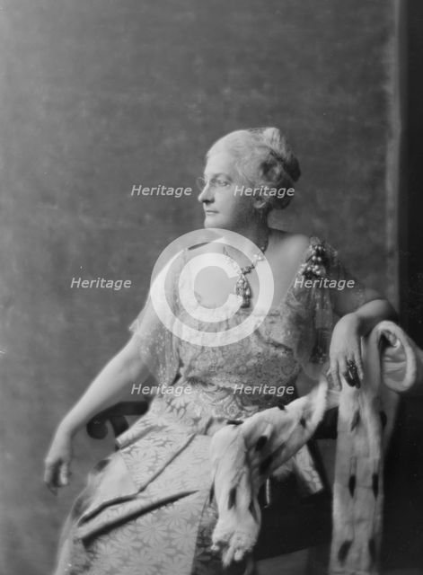 Meyer, C.F., Mrs., portrait photograph, 1916. Creator: Arnold Genthe.
