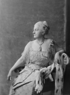 Meyer, C.F., Mrs., portrait photograph, 1916. Creator: Arnold Genthe