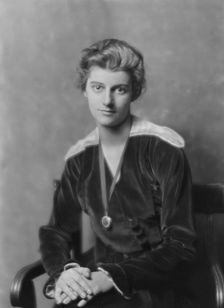 Meyer, Louise, Miss, portrait photograph, 1916. Creator: Arnold Genthe