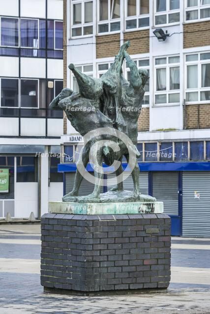 'Meat Porters', sculpture by Ralph Brown, Market Square, Harlow, Essex, 2015. Artist: Steven Baker.