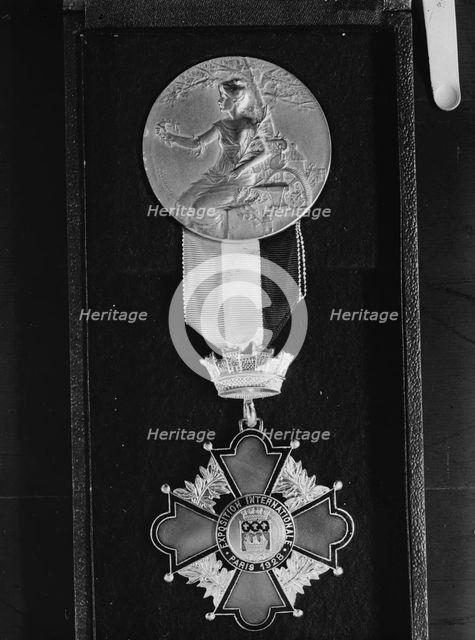 Medal from the 1928 Exposition internationale in Paris, between 1928 and 1942. Creator: Arnold Genthe.