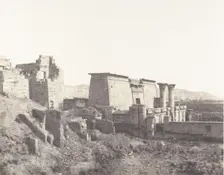 Médinet-Abou (Thèbes), Construction Antérieures - Vue Générale, 1851-52, printed 1853-54. Creator: Félix Teynard