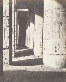 Médinet-Abou (Thèbes), Constructions Postérieures - Deuxieme Cour - Ga..., 1851-52, printed 1853-54. Creator: Félix Teynard