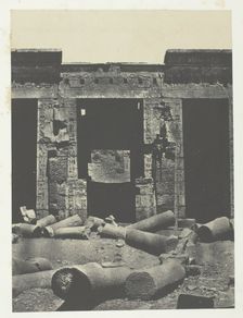 Médinet-Habou, Partie Orientale du Péristyle du Palais de Ramsès-Méiamoun; Thèbes, 1849/51. Creator: Maxime du Camp