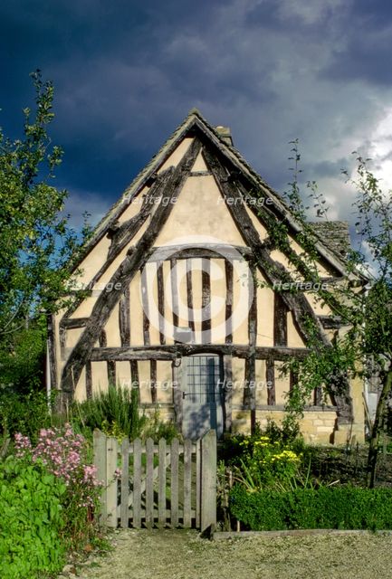 Medieval cruck framed cottage, Didbrook, Gloucestershire. Creator: Tony Evans.