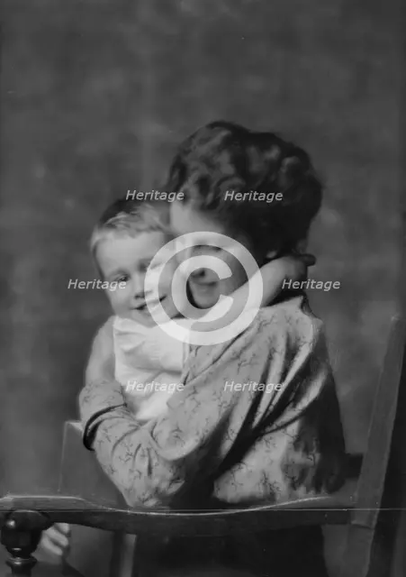 Mehler, A.J., Mrs., and baby, portrait photograph, 1914 Nov. 5. Creator: Arnold Genthe.