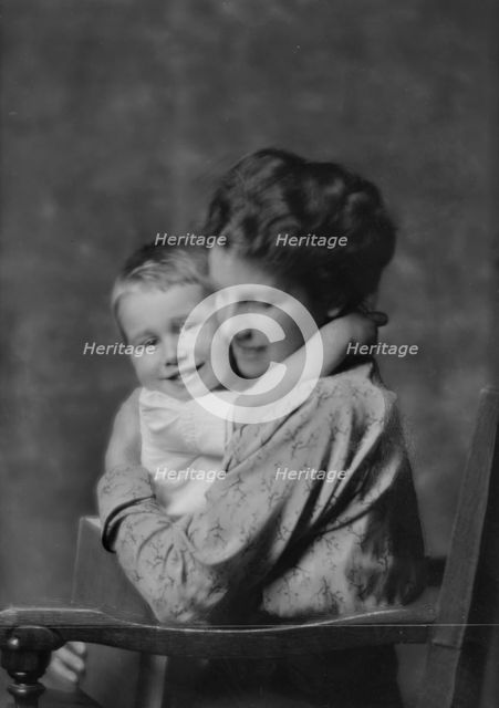 Mehler, A.J., Mrs., and baby, portrait photograph, 1914 Nov. 5. Creator: Arnold Genthe.