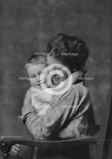 Mehler, A.J., Mrs., and baby, portrait photograph, 1914 Nov. 5. Creator: Arnold Genthe.