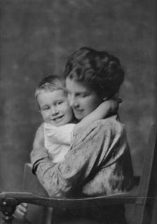 Mehler, A.J., Mrs., and baby, portrait photograph, 1914 Nov. 5. Creator: Arnold Genthe