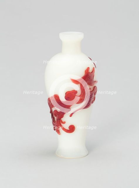 Meiping-Shaped Snuff Bottle with a Flying Phoenix, Qing dynasty, Qianlong reign mark, (1736-1795). Creator: Unknown.