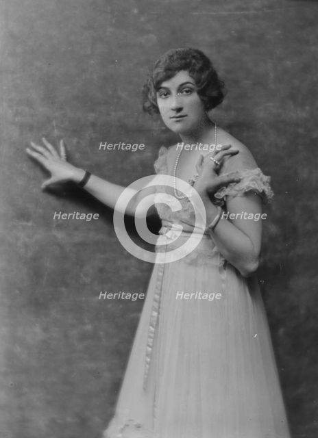 Melville, Mrs., portrait photograph, 1916. Creator: Arnold Genthe.