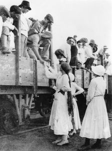 Members of the Jewish Legion bid farewell to their families, World War I, 1915-1918