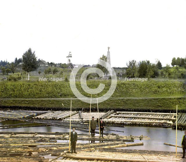Men on rafts in foreground, 1909. Creator: Sergey Mikhaylovich Prokudin-Gorsky.