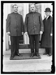 Men At White House, Washington, D.C., between 1913 and 1917. Creator: Harris & Ewing