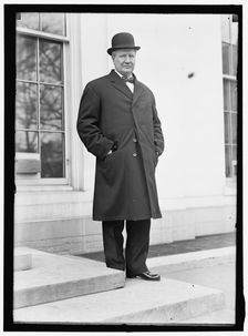 Men at White House, Washington, D.C., between 1913 and 1917. Creator: Harris & Ewing
