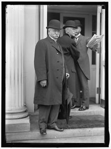 Men at White House, Washington, D.C., between 1913 and 1917. Creator: Harris & Ewing