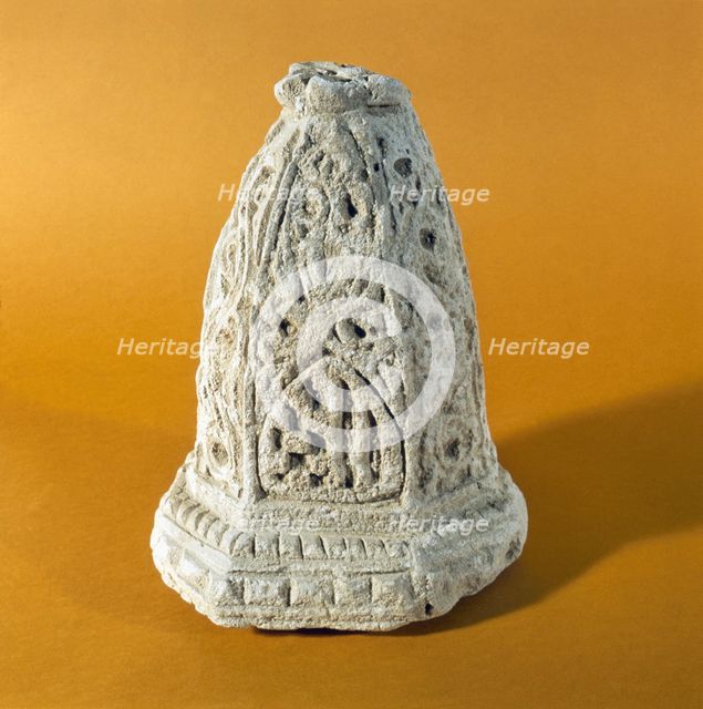 Mensula decorated with the coat of the Counts of Urgell. It belongs to the renovation in time of …