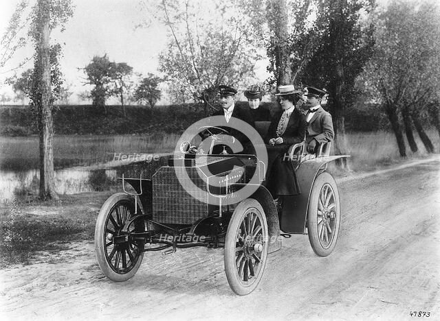 Mercedes 35 hp motor car, 1901. Artist: Unknown