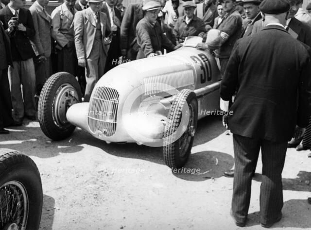 Mercedes-Benz W25 at the French Grand Prix, Montlhery, 1934. Artist: Unknown