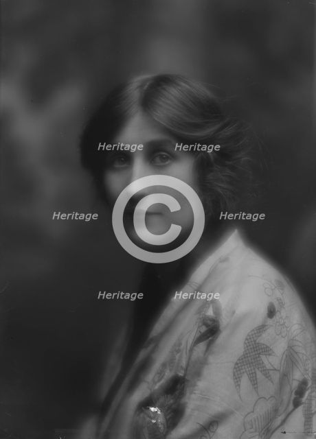 Meredith, Miss, portrait photograph, 1912 Nov. Creator: Arnold Genthe.