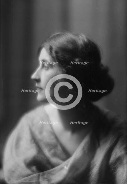 Meredith, Miss, portrait photograph, 1912 Nov. Creator: Arnold Genthe.