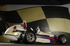 Meskowski sheraton-thompson 1963. Artist: Simon Clay