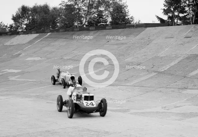 MG Magnettes of Henry Leslie Brooke and Bill Hughes, JCC International Trophy, Brooklands, 1937.   Artist: Bill Brunell.
