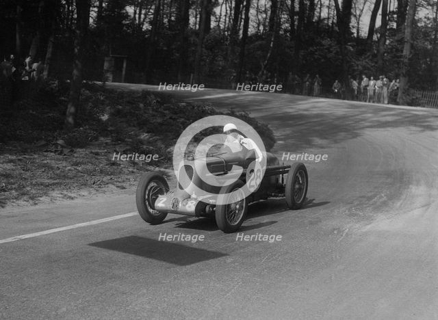 MG Q type of Kenneth Evans racing at Donington Park, Leicestershire, 1930s. Artist: Bill Brunell.