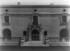 "Mi Suen~o," Herbert Coppell house, 1245 South Grand Avenue, Pasadena, California, 1917. Creator: Frances Benjamin Johnston