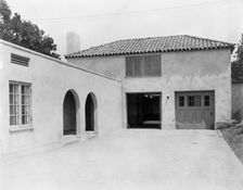 "Mi Suen~o," Herbert Coppell house, 1245 South Grand Avenue, Pasadena, California, 1917. Creator: Frances Benjamin Johnston