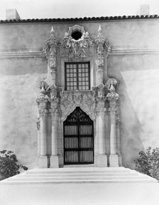 "Mi Suen~o," Herbert Coppell house, 1245 South Grand Avenue, Pasadena, California, 1917. Creator: Frances Benjamin Johnston